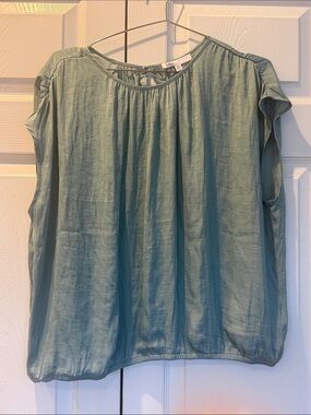 DR2 Light Sage Green Short Sleeve Blouse